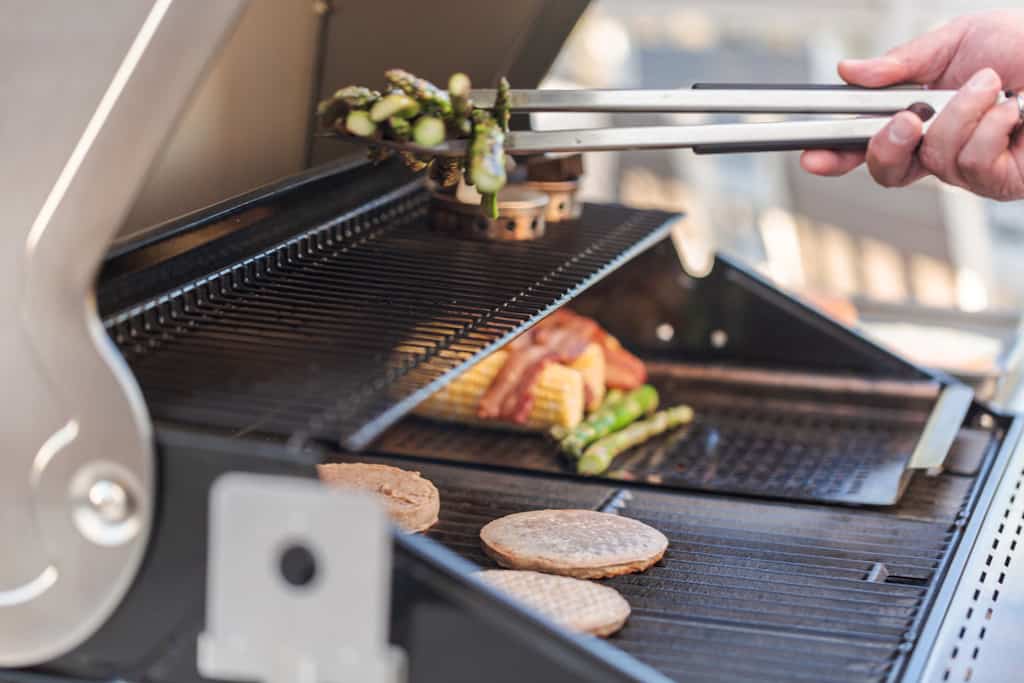 how to start a gas grill burner